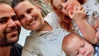 ירדן ושיר ביבס עם ילדיהם אריאל וכפיר