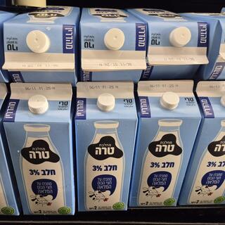חלב של טרה. ללא סימון מחירים