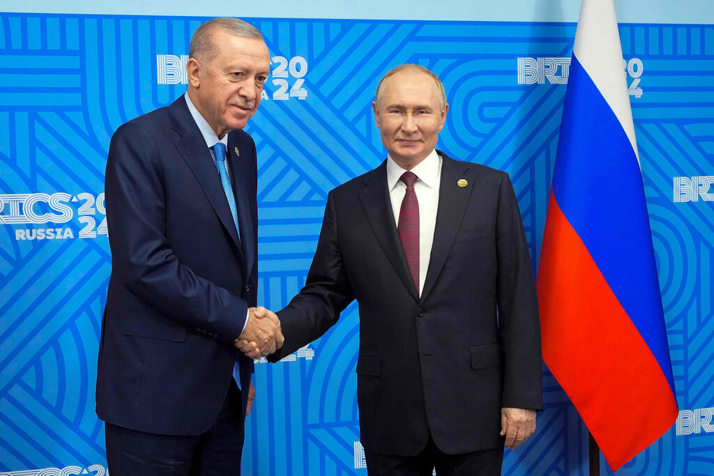 Recep Tayyip Erdogan and Vladimir Putin (Photo: Alexander Zemlianichenko / POOL / AFP) ולדימיר פוטין ורג'פ טאיפ ארדואן