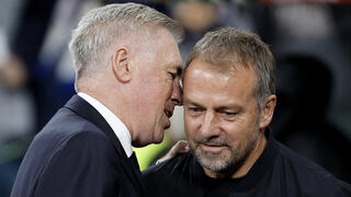 אנצ'לוטי ופליק בשיחה צפופה