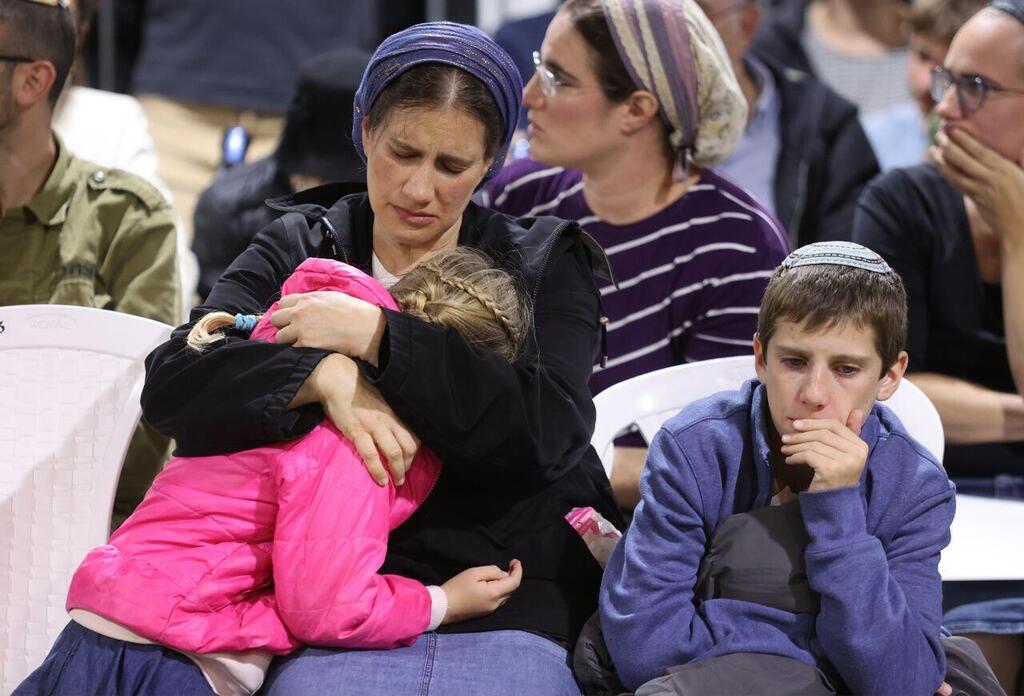 At the funeral of Rabbi Avi Goldberg at Mount Herzl. “The absence is deeply felt, but that does not contradict the understanding that this step is the right one.” (Photo: Alex Kolomoisky) הלוויתו של הרב אבי גולדברג בהר הרצל