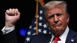 דונלד טראמפ באירוע קמפיין בחירות באריזונה