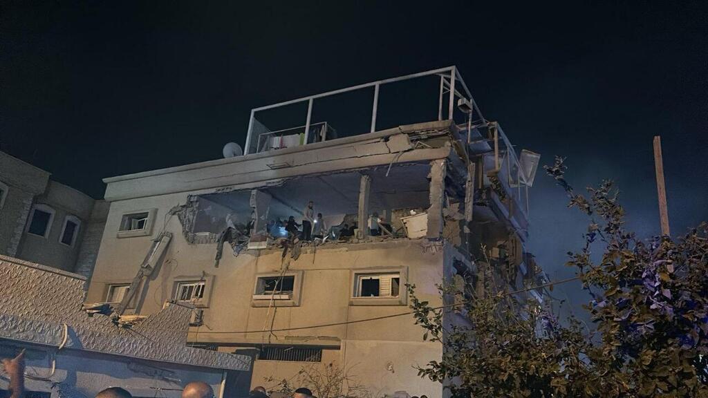 תיעוד הנזק בטירה