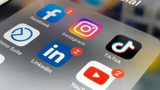 סמלים של פייסבוק אינסטגרם טיקטוק אוסטרליה אוסרת שימוש של ילדים ב רשתות חברתיות