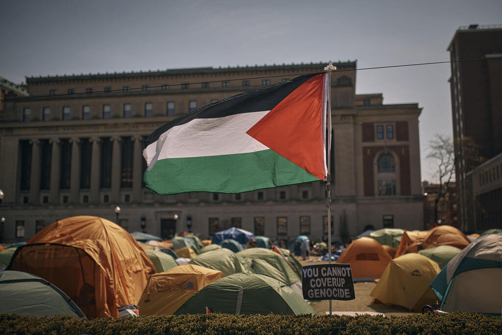 Pro-Palestinian protest encampment on a US college campus (Photo: AP Photo/Andres Kudacki) מחאה פרו פלסטינית באוניברסיטת קולומביה, ארכיון