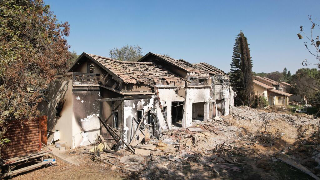 Military Intelligence warned Netanyahu of 'serious security consequences'; Destruction at Kibbutz Be'eri (Photo: Gadi Kabalo) הריסות בית בקיבוץ בארי