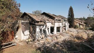 הריסות בית בקיבוץ בארי