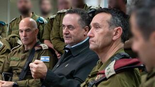 שר הביטחון ישראל כ"ץ בביקור בפיקוד הצפון ביחד עם הרמטכ"ל רב-אלוף הרצי הלוי ומפקד פיקוד צפון, האלוף אורי גורדין