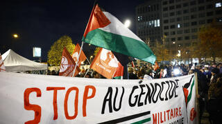 הפגנה ליד האצטדיון