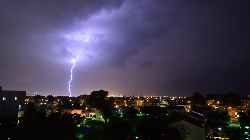 Гроза в Израиле (Фото: Нахум Сегаль) סופת ברקים בישראל