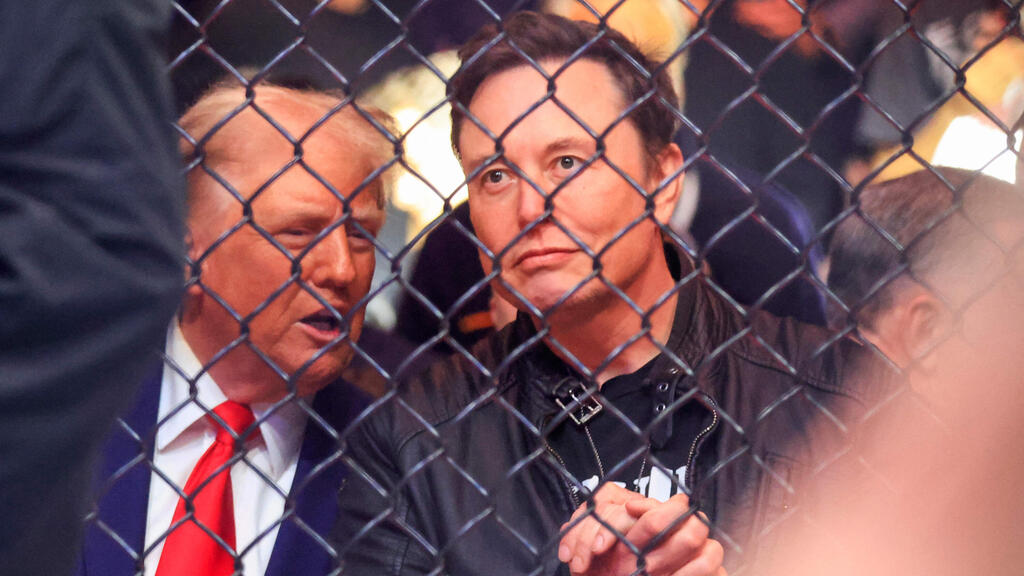 נשיא ארה"ב הנבחר דונלד טראמפ לצד אילון מאסק בתחרות UFC באצטדיון מדיסון סקוור גארדן ניו יורק ב-16 בנובמבר