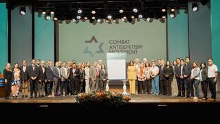 תמונה קבוצתית מהוועידה לאחר החתימה על ההצהרה המשותפת