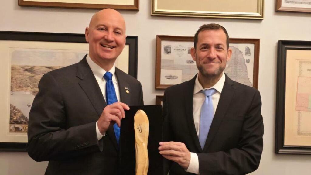 Shomron Regional Council head Yossi Dagan meets with Republican Sen. Pete Ricketts of Nebraska in Washington (Photo: Shomron Regional Council) יוסי דגן בפגישה בוושינגטון, ארה"ב