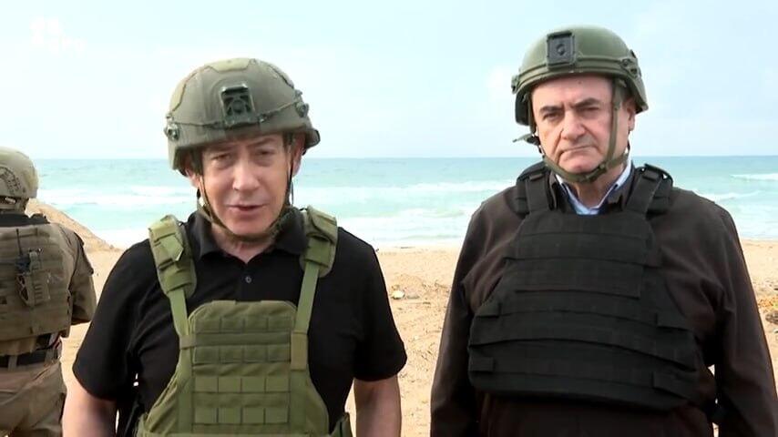 Prime Minister Benjamin Netanayhu and Defense Minister Israel Katz in Gaza visiting troops in Gaza last year (Photo: GPO) בנימין נתניהו, רונן בר, הרצי הלוי וישראל כ"ץ בביקור במסדרון נצרים שבעזה