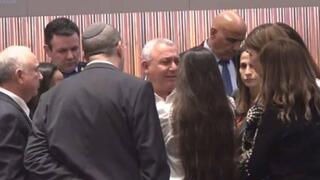 חבר הכנסת גדי איזנקוט מתקבל בתמיכה וחיבוקים במליאת הכנסת