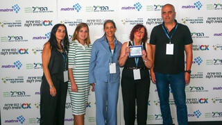 מטרופוליס - מימין לשמאל – אודי בלום, ישראלה פאר, אלונה נחשון, שרי רוזנווסר, רוזית זריהן