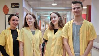 מימין: דיוויד מגרמניה, רות ואסתר מרוסיה, ומונה מצרפת 