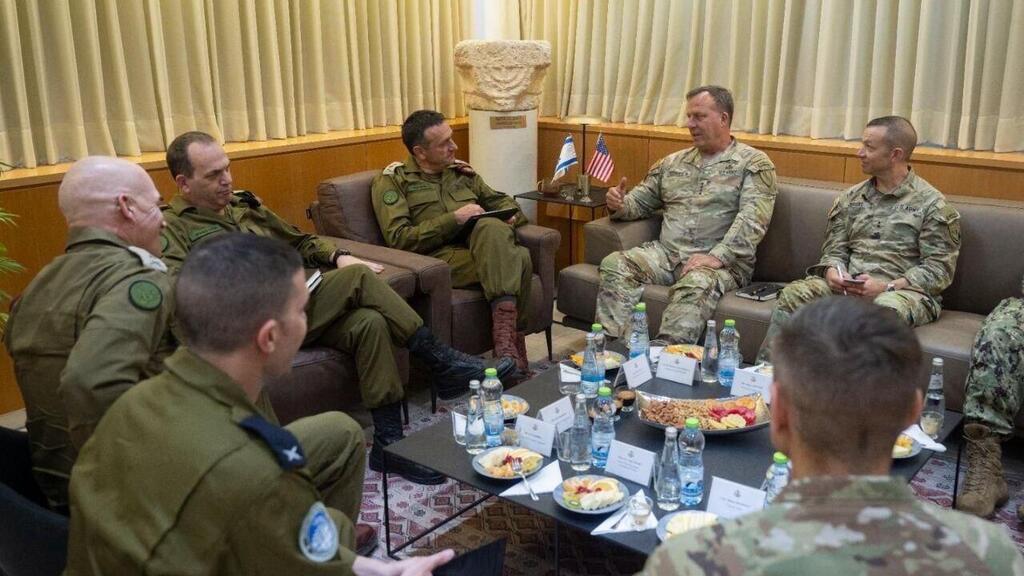 מפקד פיקוד המרכז בצבא ארה"ב, גנרל מייקל אריק קורילה והרמטכ"ל רב-אלוף הרצי הלוי