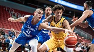 ים מדר נלחם על הכדור