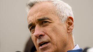 רומניה קאלין ג'ורג'סקו מועמד לנשיאות ימין קיצוני עצמאי הפתיע סיבוב ראשון