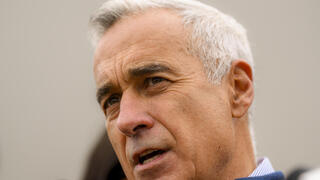 רומניה קאלין ג'ורג'סקו מועמד לנשיאות ימין קיצוני עצמאי הפתיע סיבוב ראשון