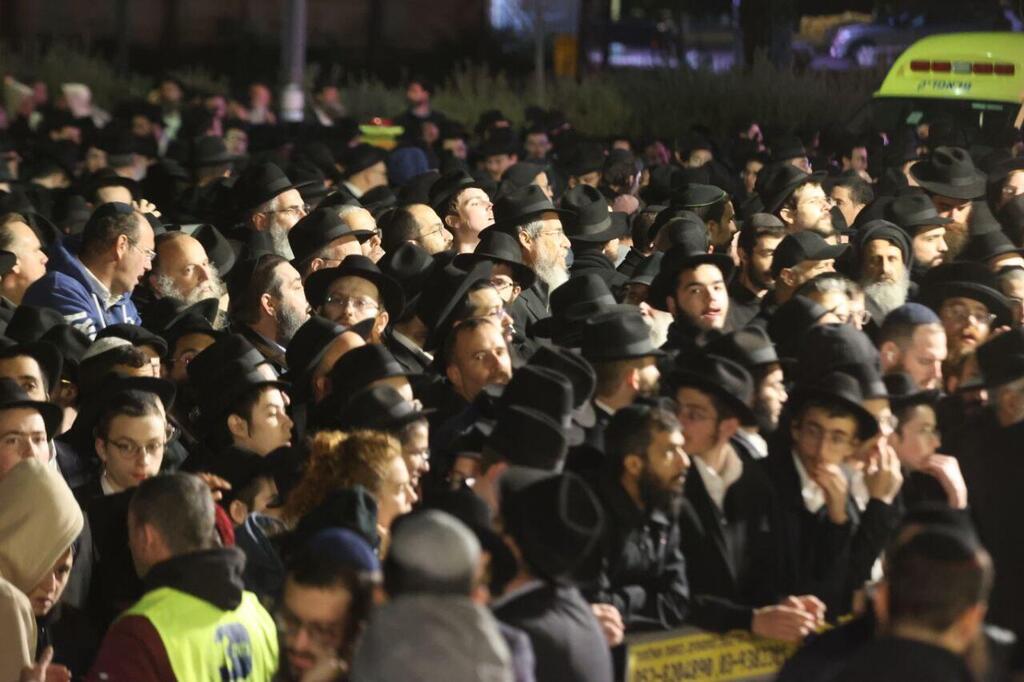 מסע הלוויתו של צבי קוגן ז"ל בכפר חב"ד