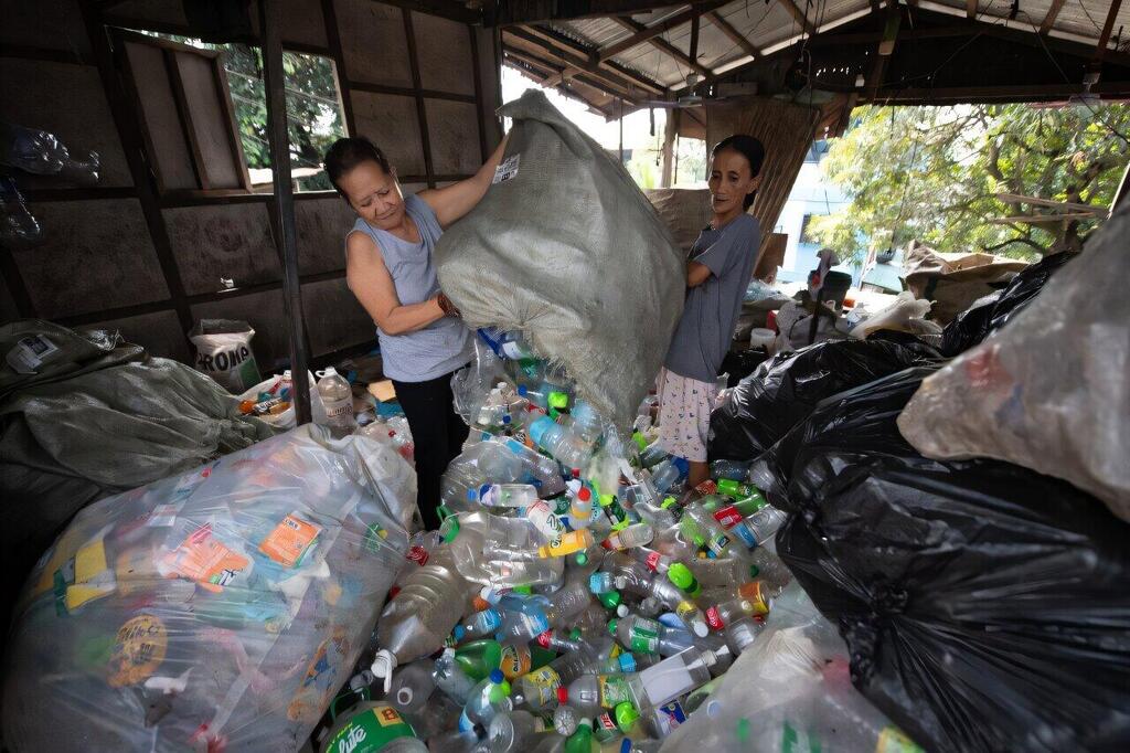 Plastic products intended for recycling (Photo: AFP) מוצרי פלסטיק שמיועדים למחזור