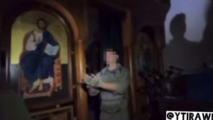 תיעוד מתוך כנסייה בדרום לבנון בו דימו לוחמי צה"ל שכבשו את הכנסייה, חתונה, כניראה חד מינית, ובאופן שביזה את הנצרות