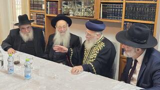 הרב יצחק יוסף בכינוס מועצת חכמי התורה של ש"ס, לצד ח"כ אריה דרעי, הרב משה מאיה והרב אברהם סאלים