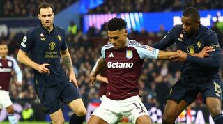 אולי ווטקינס שומר על הכדור