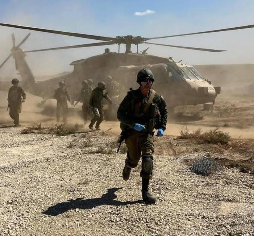 Mental health treatment must be integrated with physical care (Photo: IDF) תיעוד מפעילות פלמ"ר אביב ברצועת עזה: טיפול בפצועים בשטח ופינויים מוסקים.