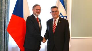 שר החוץ גדעון סער עם ראש ממשלת צ׳כיה פטר פיאלה