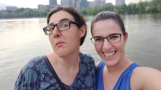 חטופה אליזבת אליזבט צורקוב עם אחותה אמה