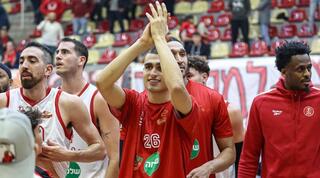 ים מדר שחקני הפועל ת"א חוגגים