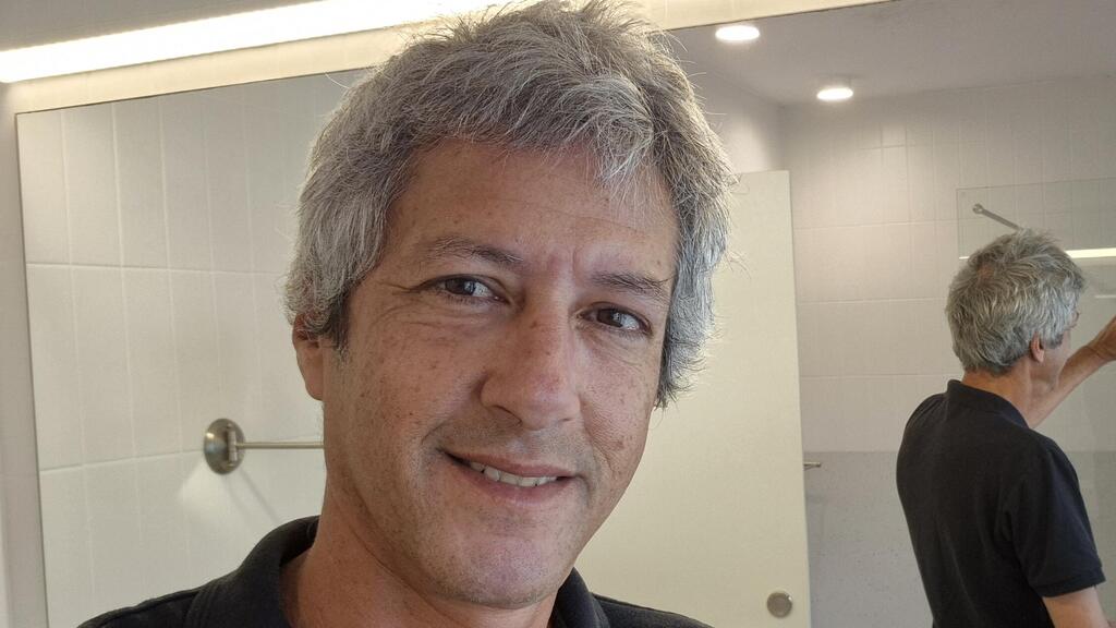 אסף קמר לפני צביעת השיער
