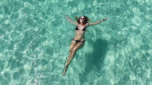 מי טורקיז צלולים בפיליפינים