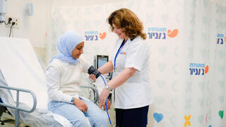 ילדה מטופלת במאוחדת