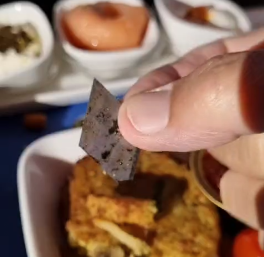 שבר סכין במנת שהוגשה בטיסת אל על