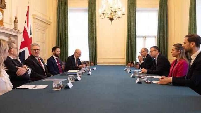 פגישת ראש ממשלה בריטניה קיר סטרמר עם נציגי הקהילה היהודית בבריטניה