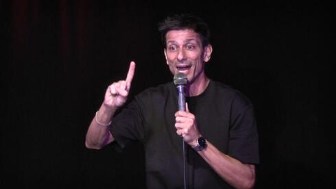 שחר מור בהצגה