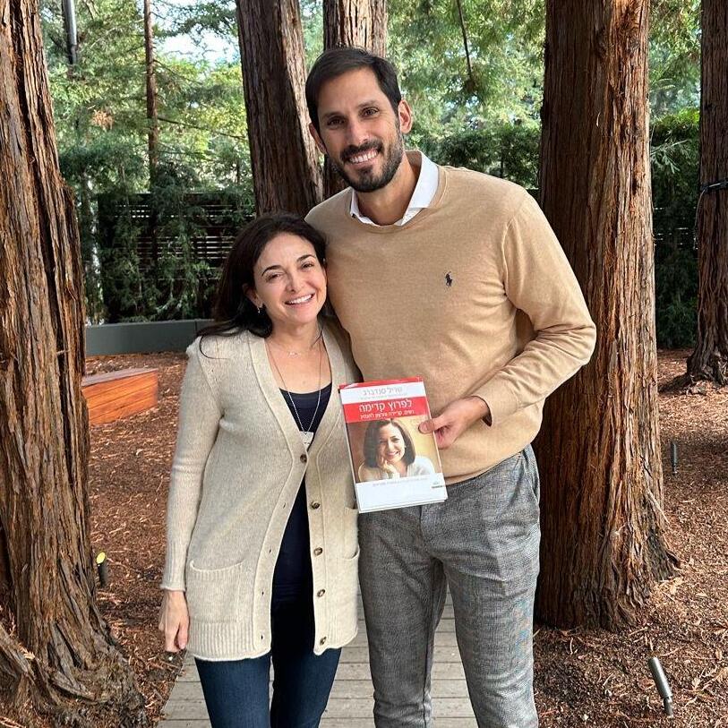 Former Israeli NBA player Omri Casspi (right) with former COO of Meta Sheryl Sandberg (Photo: Courtesy) Former Israeli NBA player Omri Casspi (right) with former COO of Meta Sheryl Sandberg
