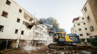 הריסת בניינים ישנים ביהוד במסגרת פרויקט פינוי בינוי