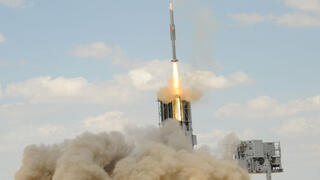 ניסוי שיגור מיירטי מערכת הגנה אווירית ברק MX תוצרת התעשייה האווירית