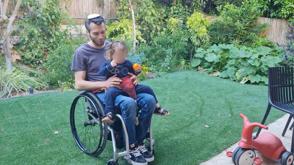 רצועה לכיסא גלגלים לאחיזת תינוק