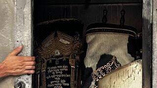 ספרי התורה היו בכספת