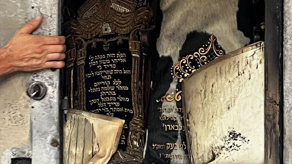 ספרי התורה היו בכספת