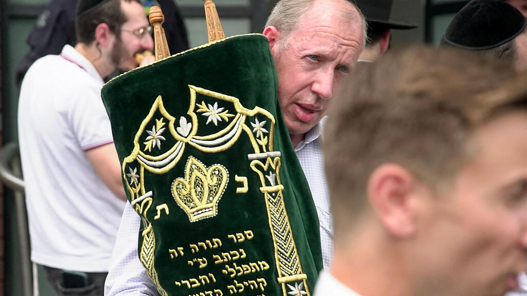 ספר תורה שהוצא מבית הכנסת