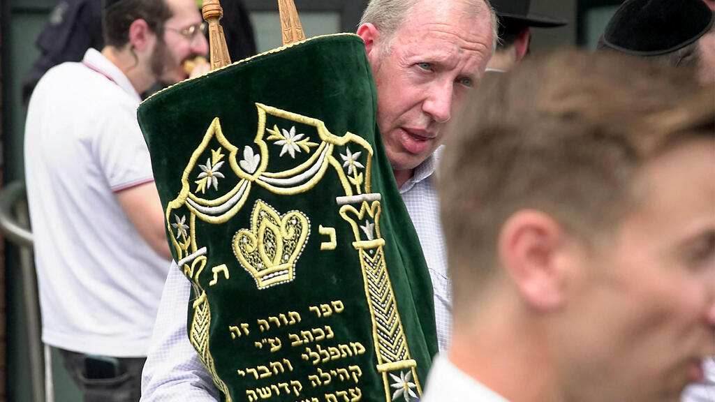 ספר תורה שהוצא מבית הכנסת