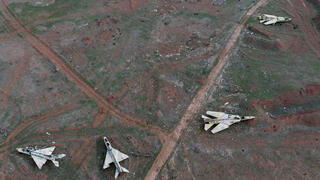 מורדים בסוריה השתלטו על שדה תעופה צבאי בעיר חמה