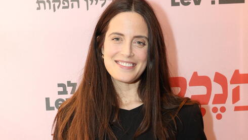  עדי שילון 